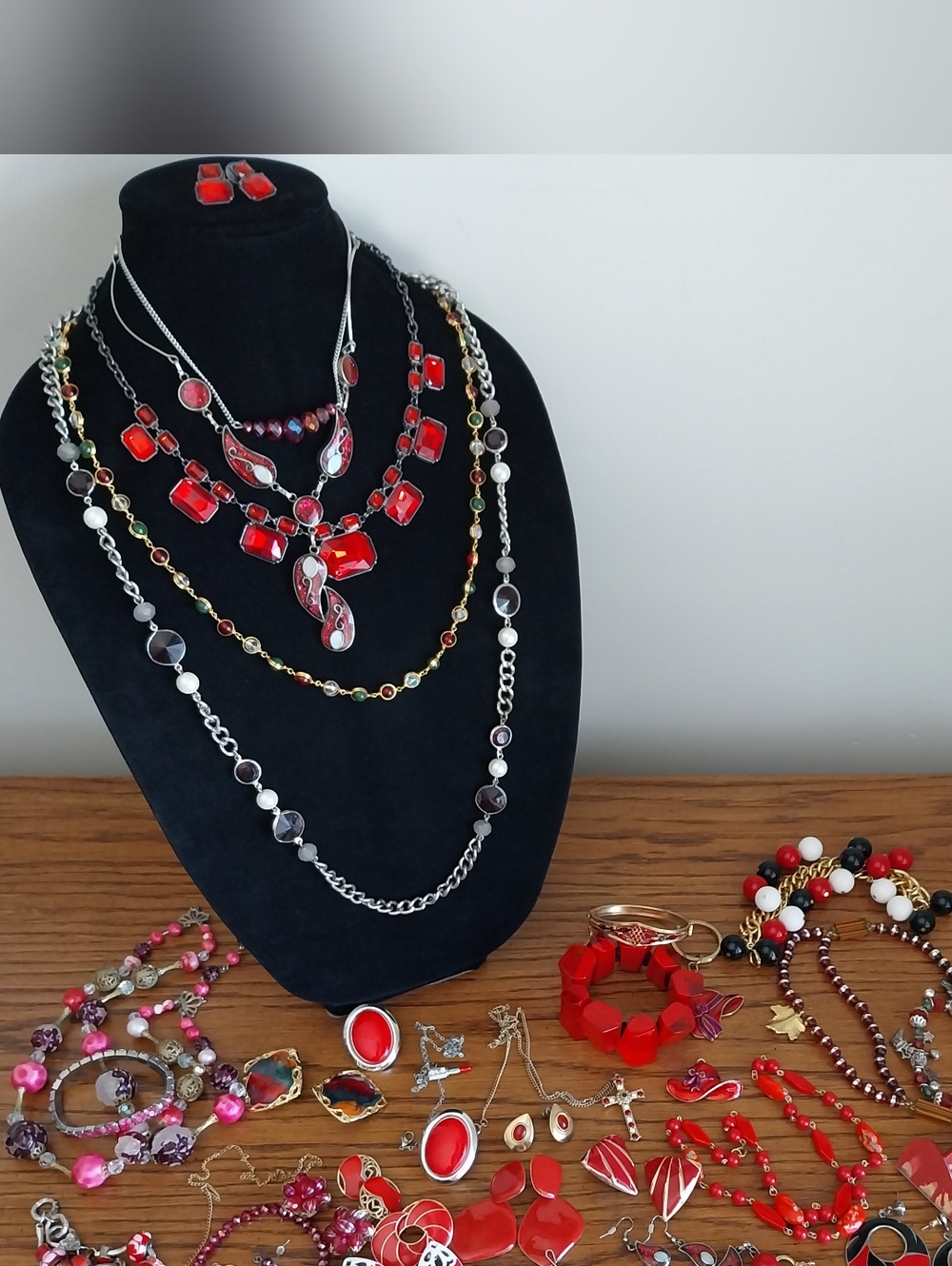 Vintage Red Enamel Jewelry Set in Wooden Box - Picture 2 of 8